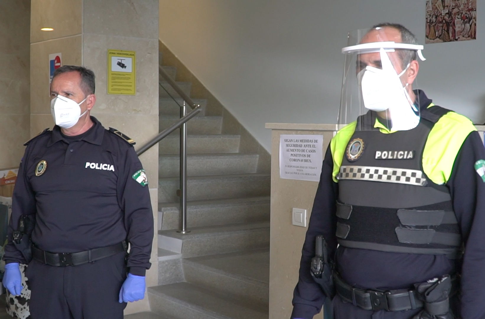 Nuevos uniformes y equipamiento para la Policía Local de Nerja ...