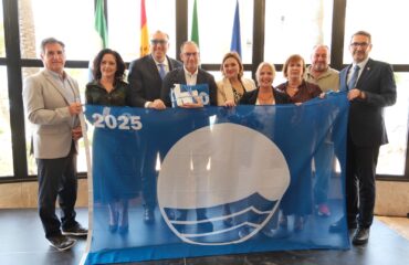 Nerja izará el lunes sus cuatro Banderas Azules 2025