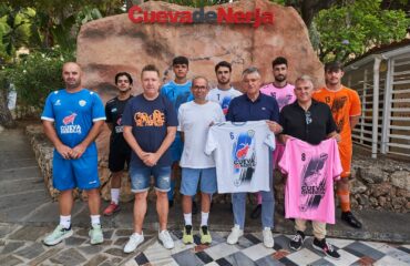 El CD Nerja presenta sus equipaciones para el equipo senior cara a la temporada 2025/2026