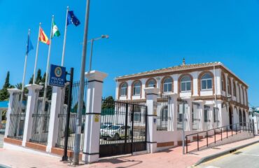 El Pleno reconoce a agentes de la Policía Local y Guardia Civil por su ejemplar actuación en Nerja