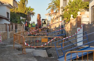 El alcalde visita las obras de reurbanización de la calle Torres Viejas de Macaca
