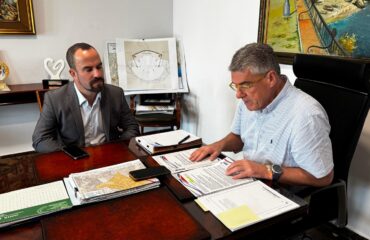 El alcalde recibe al nuevo presidente de la AEN, Raúl Rivas
