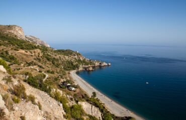 Nueve empresas optan a las obras para dotar de miradores a los Acantilados de Maro Cerro Gordo