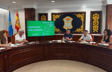 Ayuntamiento y AECC impulsan espacios libres de humo con la firma de un convenio