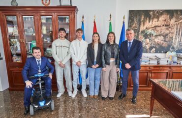 Nerja rinde homenaje a la Constitución en su 47 aniversario