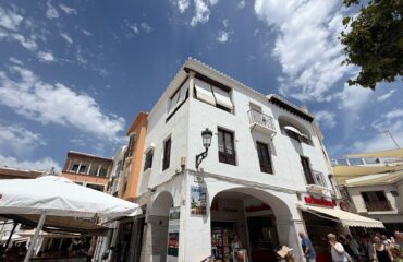 El Ayuntamiento venderá su piso del edificio Balcón de Europa para financiar inversiones municipales