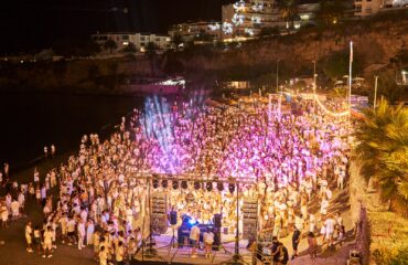 La Fiesta Blanca vuelve a brillar por su buena música, ambiente y diversión