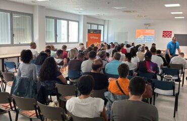 Nerja reúne a 120 usuarios del programa EnRuta en una jornada para impulsar el empleo en la Costa del Sol Oriental-Axarquía