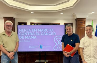 Nerja conmemora el Día Mundial contra el Cáncer de Mama