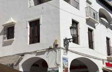 El Ayuntamiento vende un piso en el Balcón de Europa